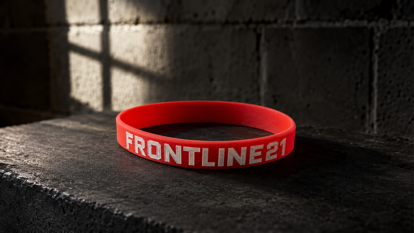 Frontline21 wristband, cinematic display